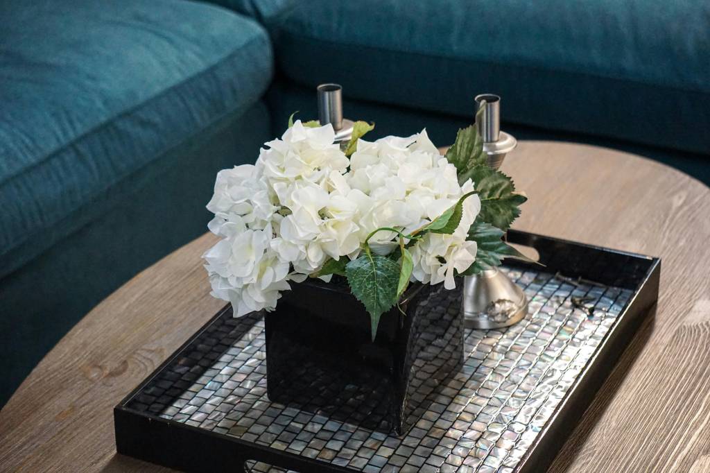 Astuces simples pour réinventer un vieux plateau en pièce maîtresse